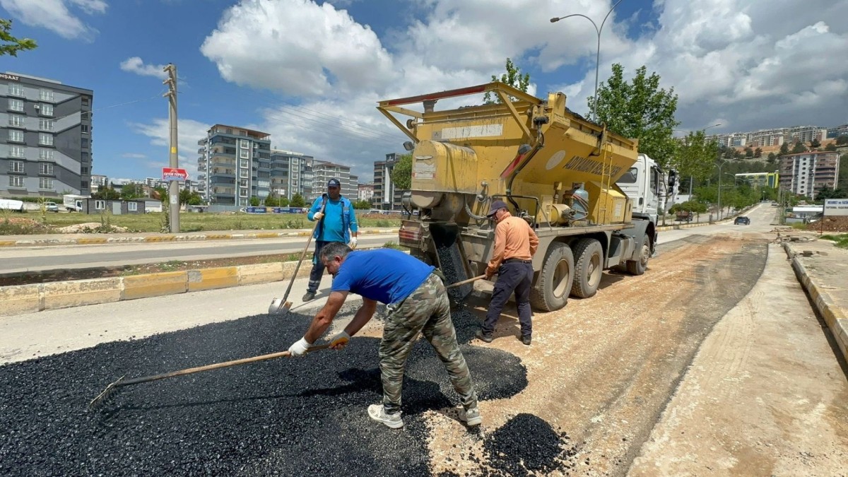 Adıyaman Belediyesi’nden asfalt yama ve yenileme çalışması