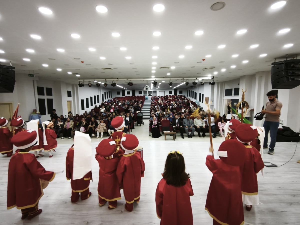 Adıyaman'da Kur’an kursu öğrencileri yıl sonunu sahne gösterileriyle kutladı