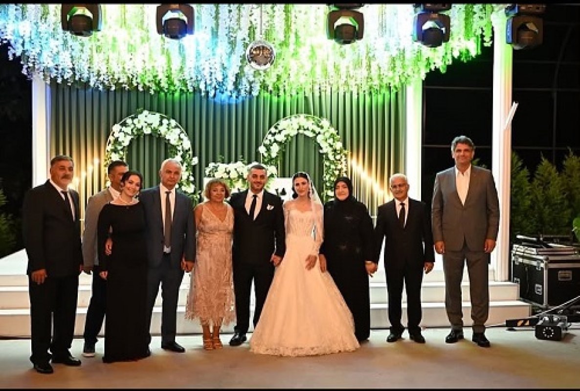 Derya ile egemen dünyaevine girdi 