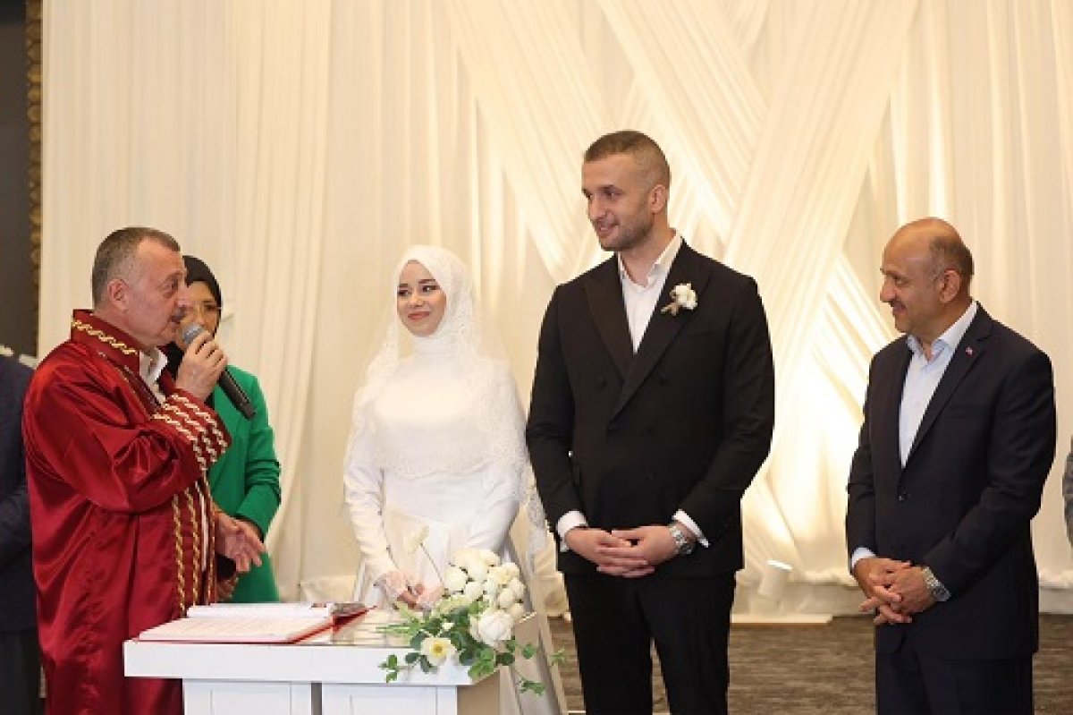Halit Altuntaş’ın Mutlu Günü Talha ile Sabriye Dünya Evine Girdi 