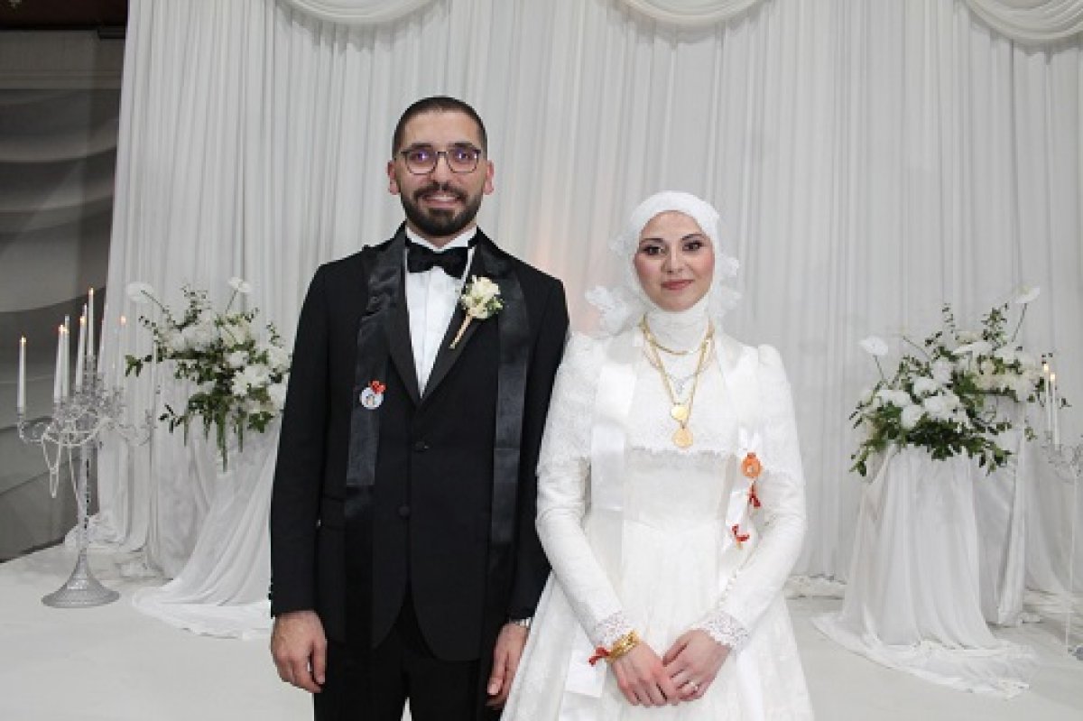 HALİT ALTINTAŞ OĞLUNU GÖRKEMLİ BİR TÖRENLE EVLENDİRDİ  