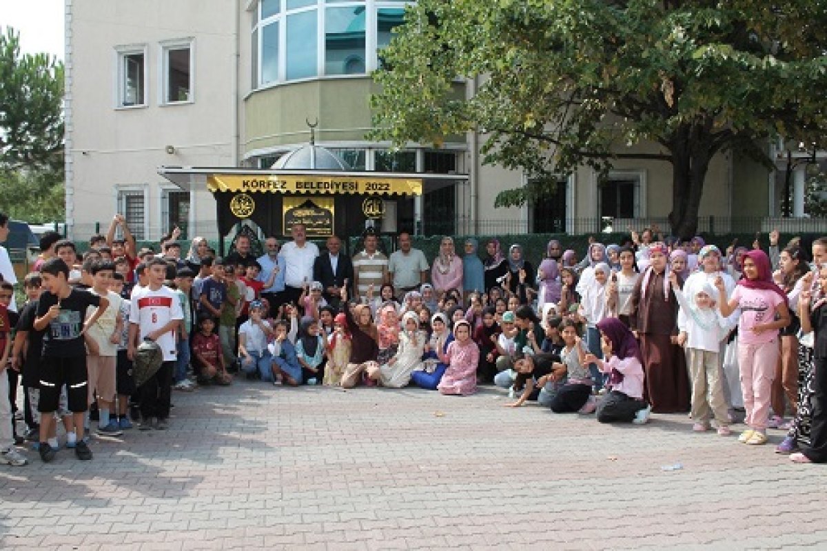 Erzurumlular Vakfı’ndan Kur’an Kursu Öğrencilerine Dondurma İkramı  